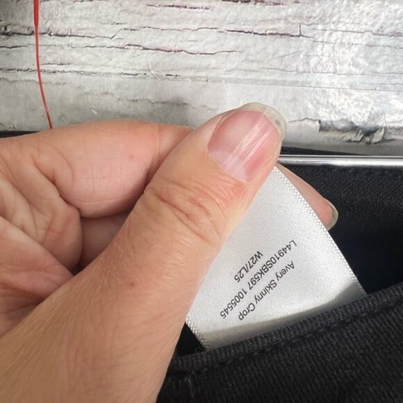 Silver Jeans Avery Skinny Crop Women's size 27 black Distressed Stretch - Picture 6 of 9